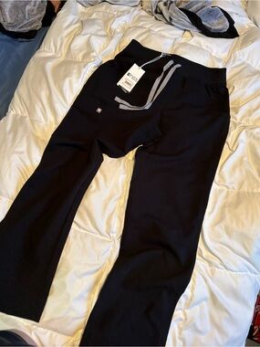 Figs women Black Jogger Sweatpants with Gray Drawstrings